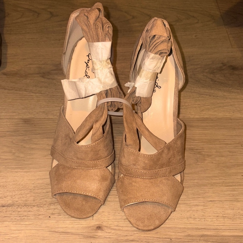 Qupid Tan Women's strappy sandals 4 inch heels size 10